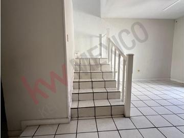 Se vende casa al norte: colonia lomas universidad, casi pegada al periférico de la juventud