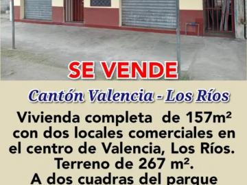 Se vende casa amplia en Valencia Los Rios. En el centro de la ciudad, zona comercial. Casa en Venta en Valencia