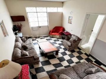 Se vende casa amplia iluminada, con departamento independiente