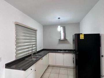 SE VENDE CASA DE DOS NIVELES EN AV. TAMARAL LOS CABOS BCS