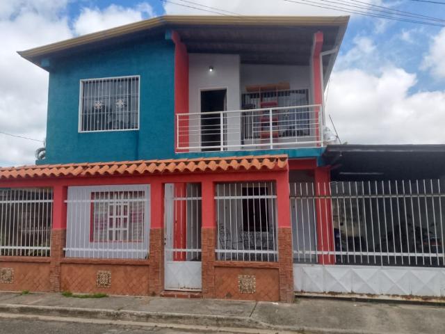 SE VENDE CASA BARRIO CUATRICENTENARIO VE08 537BC YROS/CGAR