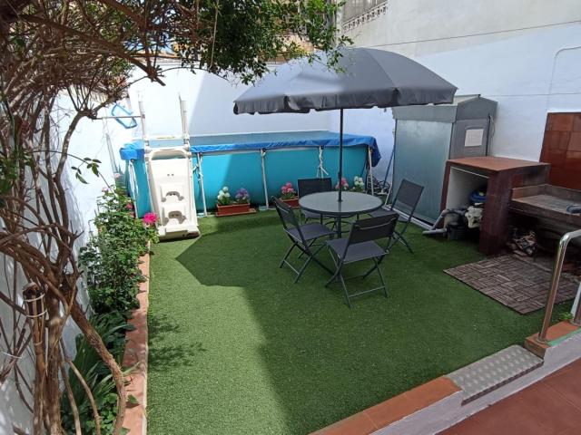 SE VENDE CASA CENTRICA 4 HABITACIONES A PIE DEL PASEO!