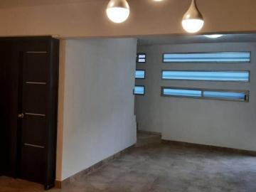 SE VENDE CASA CERCA DE FORJADORES, EXCELENTE UBICACION