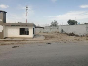 SE VENDE CASA CON 4 LOTES JUNTOS EN MONTE KRISTAL 2DA. SECCION EN JUAREZ, N,L