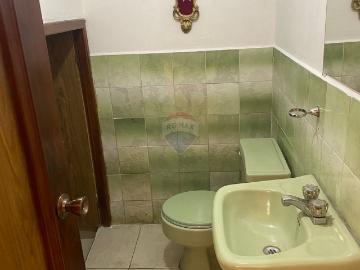 Se vende casa con 6 habitaciones