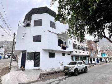 Se Remata casa 04 pisos 03 Dptos independientes en Comas