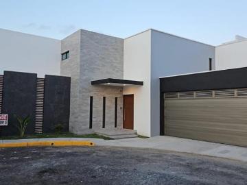 SE VENDE CASA CON ALBERCA Y VISTA AL MAR