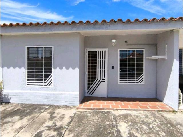 Se Vende Casa con Ampliación en Tocuyito, Conj. Res. San Pablo Valley