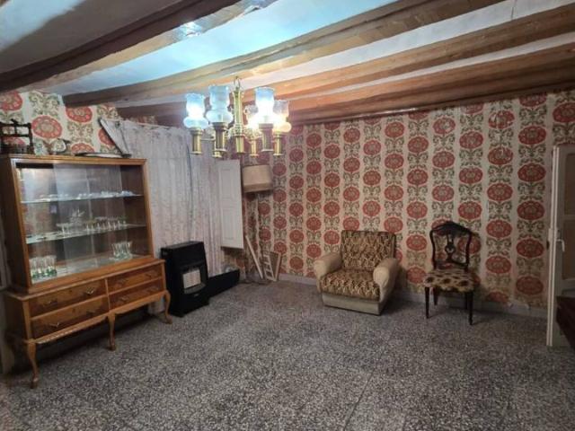 Se vende casa con garaje en Brea de Aragón