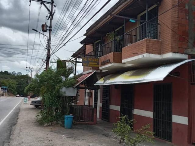 SE VENDE CASA CON LOCAL EN MOTATAN.VE22 395MOT YPER
