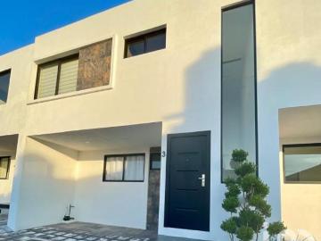 SE VENDE CASA CON MUY BONITOS ACABADOS EN COL ROMERO VARGAS EN PUEBLA