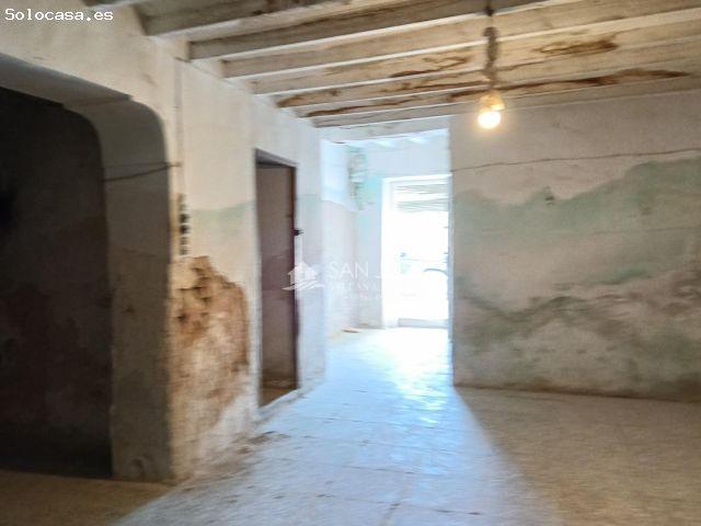 SE VENDE CASA DE CAMPO ADOSADA PARA REFORMAR TOTALMENTE EN LA ROMANA
