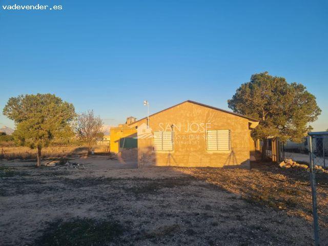 SE VENDE CASA DE CAMPO PARA REFORMAR UNA CASA Y TERMINAR DE REFORMAR OTRA CASA EN ASPE