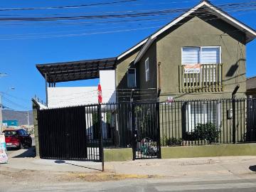 Se vende casa de esquina de 02 pisos en coquimbo