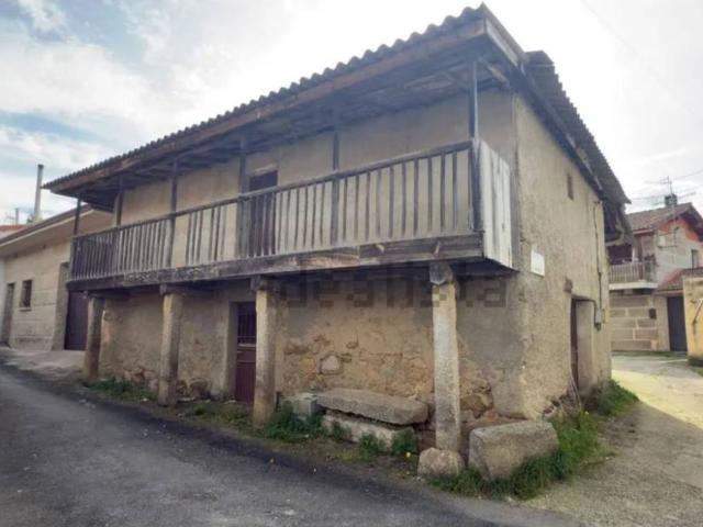 Se vende casa de piedra para reformar en A Merca