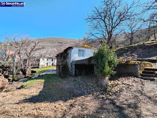 ? SE VENDE CASA DE PIEDRA PARA REFORMAR EN ROBLEDO DE SOBRECASTRO ?