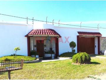Se Vende Casa De 1004 M2, Al Filo De Pista Carretera Pimentel L. GUEVARA