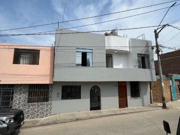 ¡Se Vende Casa De 2 Pisos En San Clemente!
