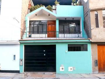 SE VENDE CASA DE 3 PISOS CERCA AL PARQUE URB. ALAMEDA DE ATE