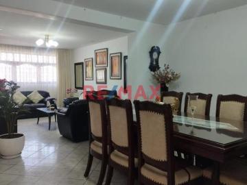 Se Vende Casa De 3 Pisos En Buenos Aires Norte, A.T_69.97M² ID 1086908