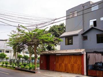 Se vende Casa de 3 pisos mas azotea en Santa Patricia La Molina!