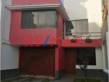Se Vende Casa De 3 Pisos Nuevo Chimbote Urb. El Bosque