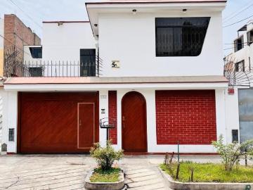 Se Vende Casa, Excelente Ubicación En Ate
