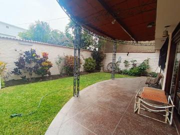 SE VENDE CASA EN MIRAFLORES 318M2