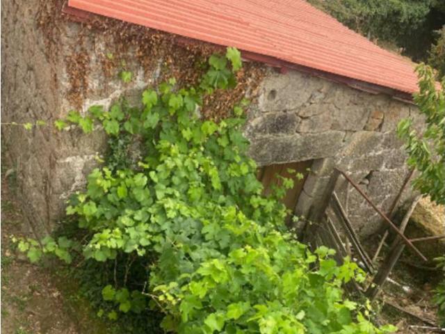 Se vende casa en obra en Cudeiro con autobús urbano