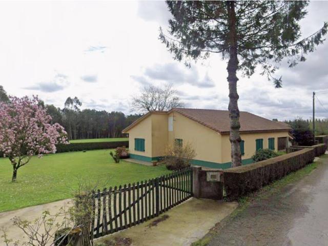 Se vende casa en Albixoi, Mesía A Coruña