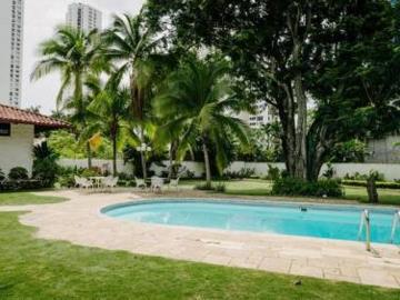 Se Vende Casa en Altos del Golf