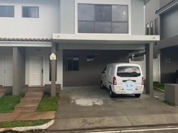 Se vende casa en brisas del golf paseo del norte fg