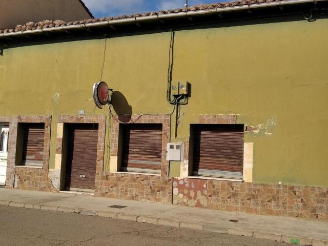 SE VENDE CASA EN CABREROS DEL RÍO