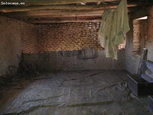 SE VENDE CASA EN CABREROS DEL RIO PARA REFORMAR