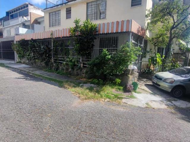 Se vende casa en calle cerrada 320m2 El Marqués 1089