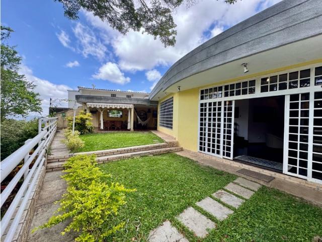 Se vende casa en calle cerrada 600m2 La Lagunita 9875