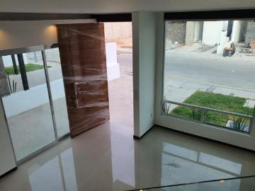 Se Vende Casa en Cañadas del Arroyo, 3 Recamaras, 3.5 Baños, 4 Autos, de LUJO !