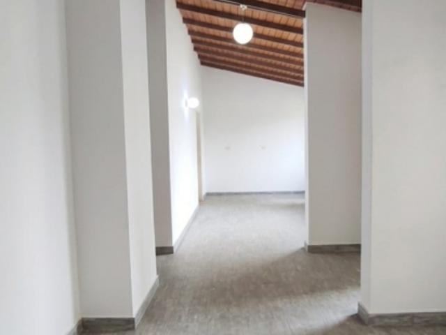 SE VENDE CASA EN CIUDAD VARYNA
