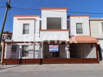SE VENDE CASA EN COLONIA LONGORIA