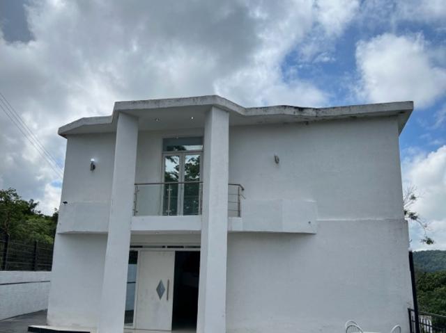 SE VENDE CASA EN COLINAS DE GUATAPARO