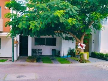 Se vende Casa en coto con areas verdes Residencial Almendros Zapopan