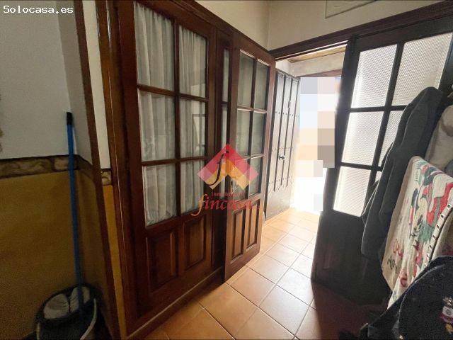 SE VENDE CASA EN EL BARRIO SAN FRANCISCO CON GARAJE