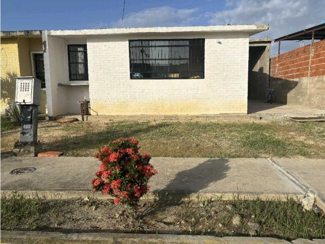 Se Vende Comoda Casa en Flor Amarillo Conj. Res. Valle Encantado