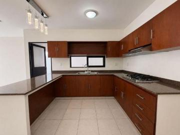 Se vende casa en FRACC LAS PALOMAS zona monte magno, 3 recamaras, 2.5 baños, cochera paara 2 autos