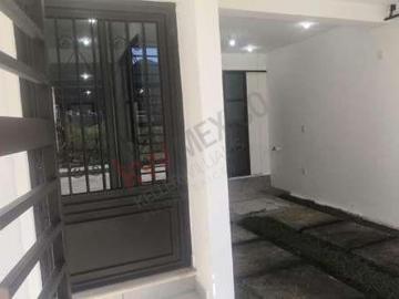 SE VENDE CASA en Fraccionamiento el Barro, en San Cristóbal de las Casas