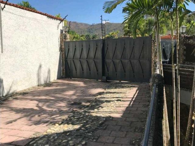 Se vende casa en Guataparo Country Club