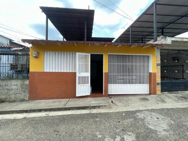 SE VENDE CASA EN LA MURALLA. VE22 072LMU YCEG