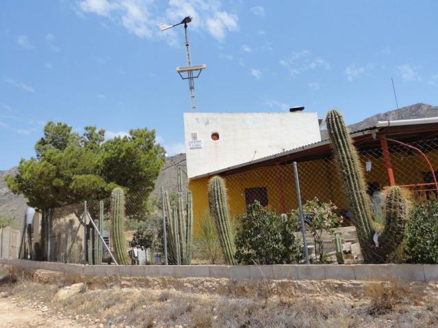 SE VENDE CASA EN LA CANALOSA CON TERRENO