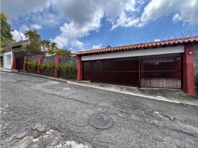 Se Vende casa en La Lagunita 1200 M2 Terr/550 M2 Const. 3H/4B/6E