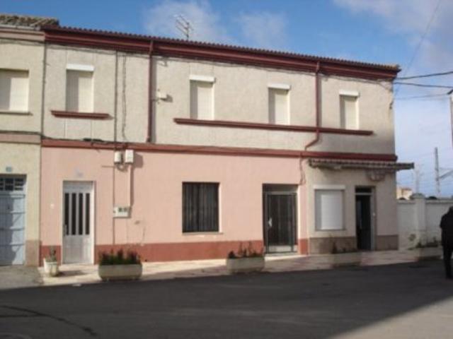 SE VENDE CASA EN PALANQUINOS, IDEAL PENSIÓN